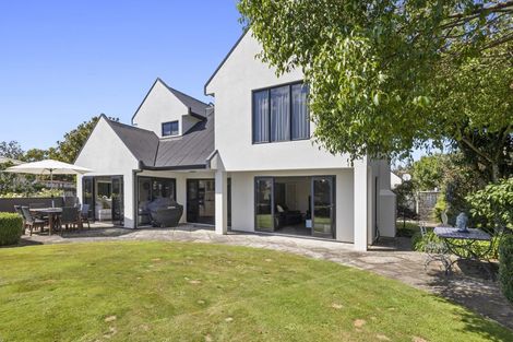 Photo of property in 7 Taylor Place, Merrilands, New Plymouth, 4312