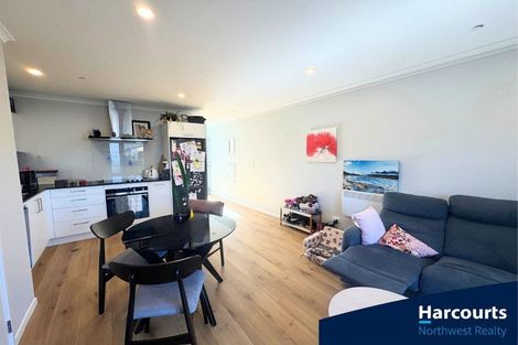 Photo of property in 4 Kumerahou Street, Kumeu, 0810