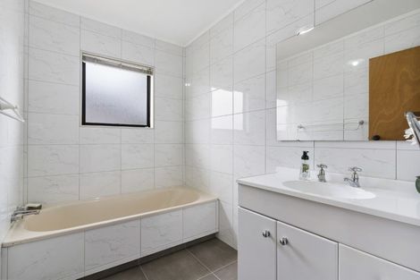 Photo of property in 118 Charleston Avenue, Whangamata, 3620