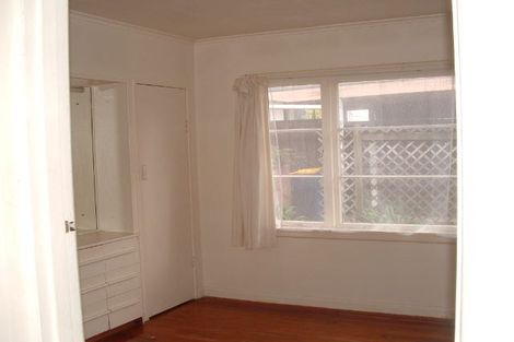 Photo of property in 1/72 Nikau Street, New Lynn, Auckland, 0600