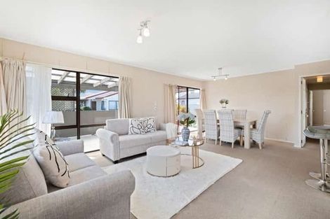 Photo of property in 2/25 De Quincey Terrace, Highland Park, Auckland, 2010