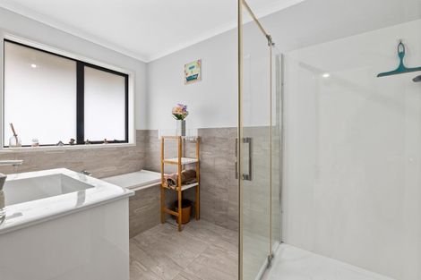 Photo of property in 11 Frederick Place, Whalers Gate, New Plymouth, 4310