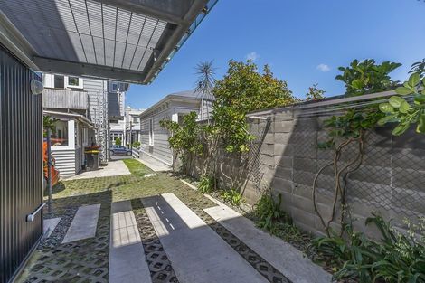 Photo of property in 11b Caroline Street, Mount Victoria, Wellington, 6011
