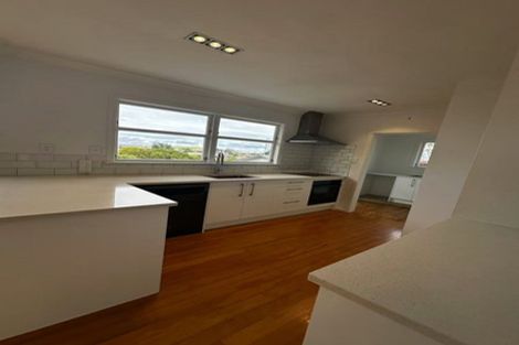 Photo of property in 120 Ennis Avenue, Pakuranga Heights, Auckland, 2010