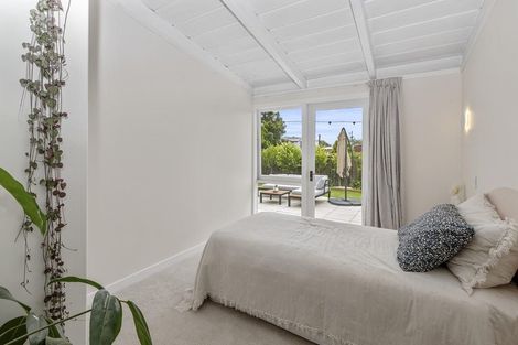 Photo of property in 64 Tiroroa Avenue, Te Atatu South, Auckland, 0610