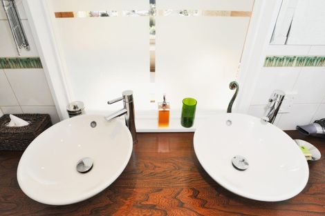 Photo of property in 19-21 Leicester Street, Picton, 7220