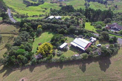 Photo of property in 236 Kiwitahi Road, Helensville, 0875