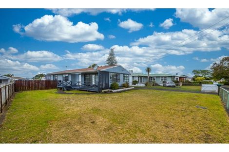 Photo of property in 13 Kamaka Road, Mangere Bridge, Auckland, 2022