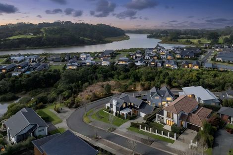 Photo of property in 10 Tauwaka Crescent, Riverhead, 0820