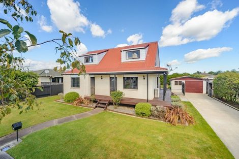 Photo of property in 32 Suzanne Grove, Kelvin Grove, Palmerston North, 4414