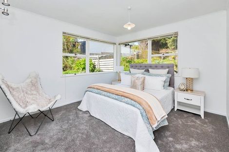 Photo of property in 4 Weatherly Road, Torbay, Auckland, 0630
