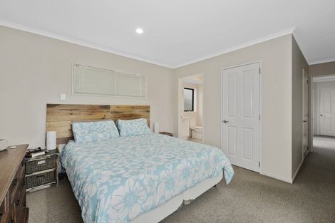 Photo of property in 9 Percy Kinsman Crescent, Riverstone Terraces, Upper Hutt, 5018