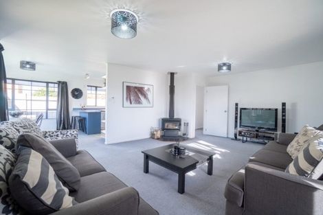 Photo of property in 8 Logan Place, Kelvin Grove, Palmerston North, 4414