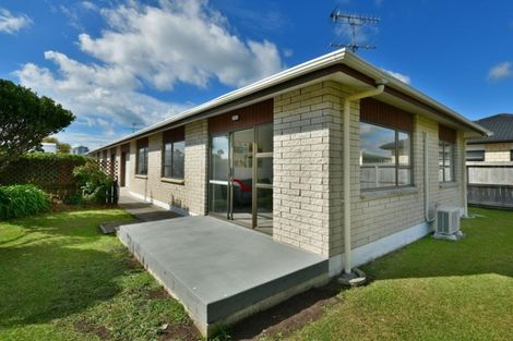 Photo of property in 2/26 Hatton Road, Orewa, 0931