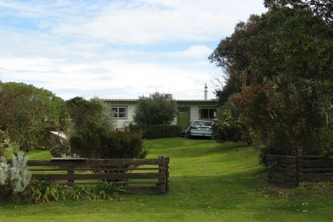 Photo of property in 18 Arthur Street, Waikawa Beach, Levin, 5573