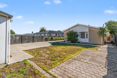 Photo of property in 66 Bickerton Street, Wainoni, Christchurch, 8061
