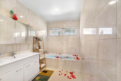 Photo of property in 31 Royal Road, Massey, Auckland, 0614