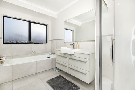 Photo of property in 10 Creda Road, Wattle Downs, Auckland, 2103