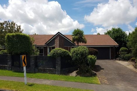 Photo of property in 16 Meadowland Drive, Somerville, Auckland, 2014