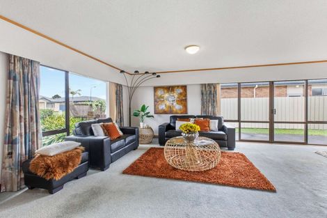 Photo of property in 28 Edgewater Parade, Waiuku, 2123