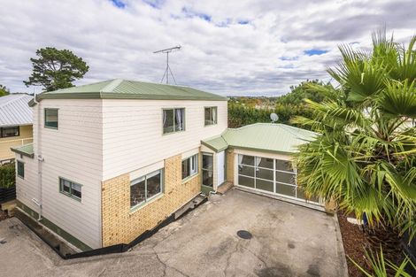 Photo of property in 2/66 College Road, Northcote, Auckland, 0627