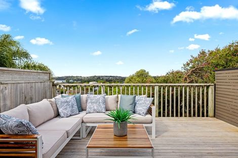 Photo of property in 12a Tower Hill, Stanmore Bay, Whangaparaoa, 0930