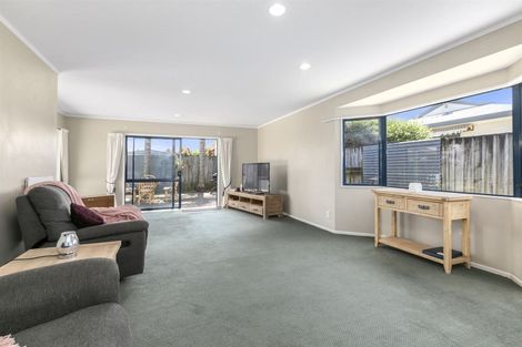 Photo of property in 11 Checketts Place, Papamoa Beach, Papamoa, 3118