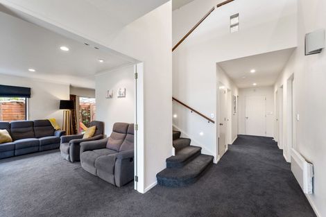 Photo of property in 8 Fernridge Way, Tirohanga, Lower Hutt, 5010