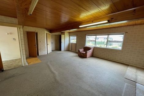 Photo of property in 2 Griffen Park Road, Mount Roskill, Auckland, 1041