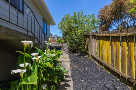 Photo of property in 17 Adam Sunde Place, Glen Eden, Auckland, 0602