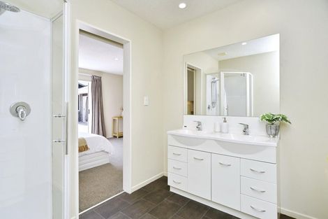 Photo of property in 142 Royal Park Drive, Parklands, Christchurch, 8083