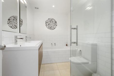Photo of property in 38 Parr Terrace, Castor Bay, Auckland, 0620