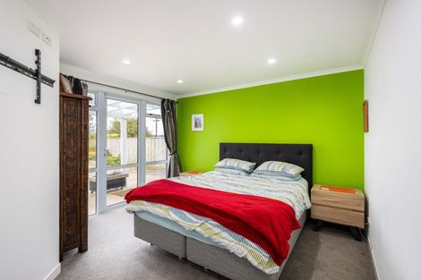 Photo of property in 8 York Crescent, Westown, New Plymouth, 4310