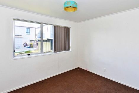Photo of property in 31 Becker Drive, Weymouth, Auckland, 2103