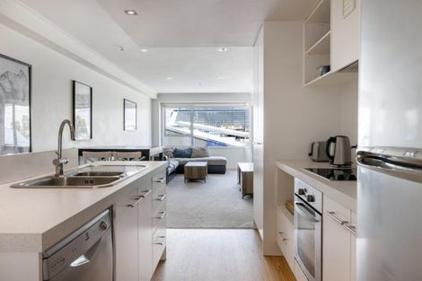 Photo of property in Algarve Apartments, 211/332 Maunganui Road, Mount Maunganui, 3116