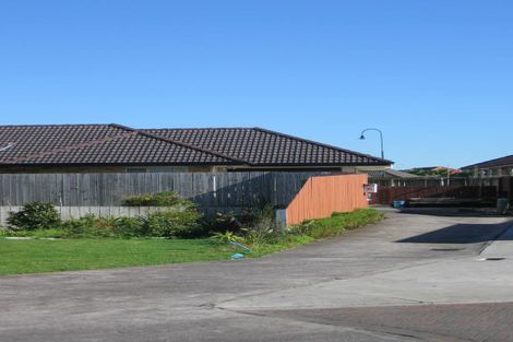 Photo of property in 30 Frank Bunce Grove, Flat Bush, Auckland, 2019