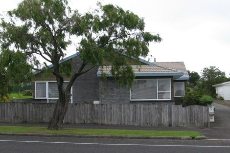Photo of property in 6b Bolton Street, Blockhouse Bay, Auckland, 0600