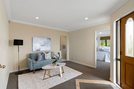 Photo of property in 33 Cricklade Terrace, Windsor Park, Auckland, 0632