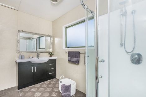 Photo of property in 2/66 College Road, Northcote, Auckland, 0627
