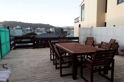 Photo of property in 82 Oriental Parade, Oriental Bay, Wellington, 6011