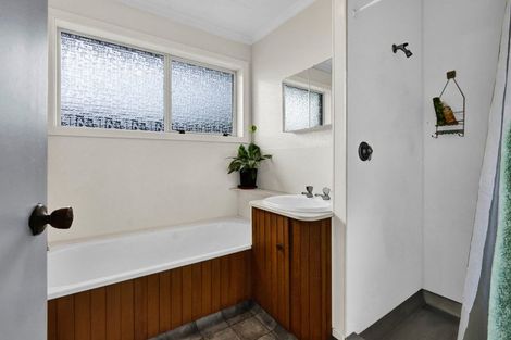 Photo of property in 15 Shaldon Crescent, Blagdon, New Plymouth, 4310