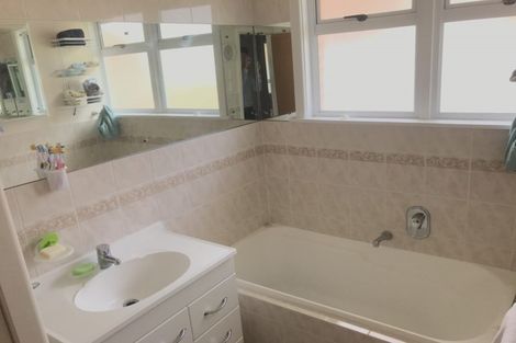 Photo of property in 19 Williamson Avenue, Belmont, Auckland, 0622