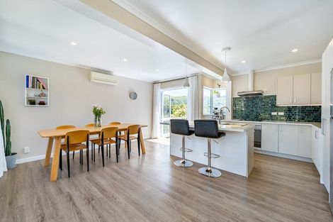 Photo of property in 42 Taylor Terrace, Tawa, Wellington, 5028