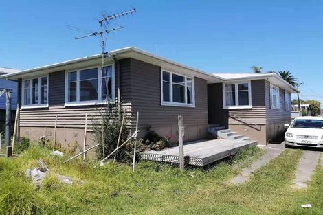 Photo of property in 18 Islington Avenue, New Lynn, Auckland, 0600
