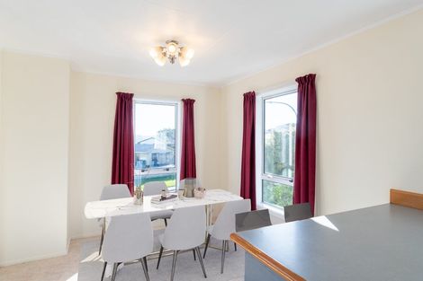 Photo of property in 74 Horokiwi Road West, Newlands, Wellington, 6037