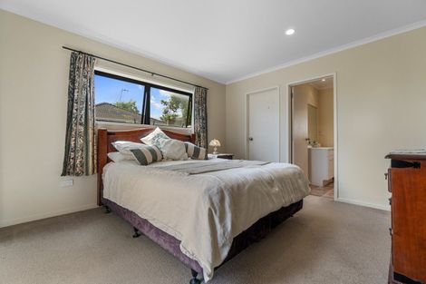 Photo of property in 32 Cranbrook Place, Rototuna North, Hamilton, 3210