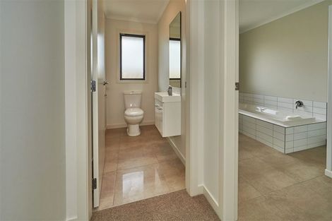 Photo of property in 15 Varsity Heights, Fitzherbert, Palmerston North, 4410