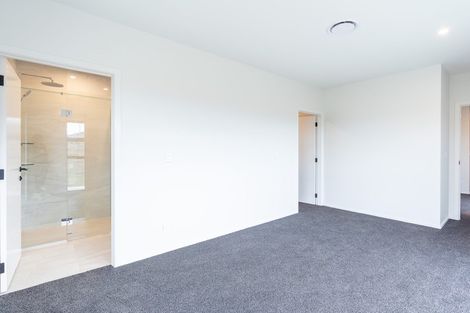 Photo of property in 44 Sardinia Grove, Fitzherbert, Palmerston North, 4410
