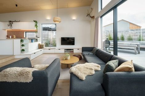 Photo of property in 17 Doug Ledgerwood Drive, Wanaka, 9305