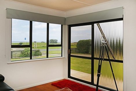 Photo of property in 19 Hector Place, Opunake, 4616